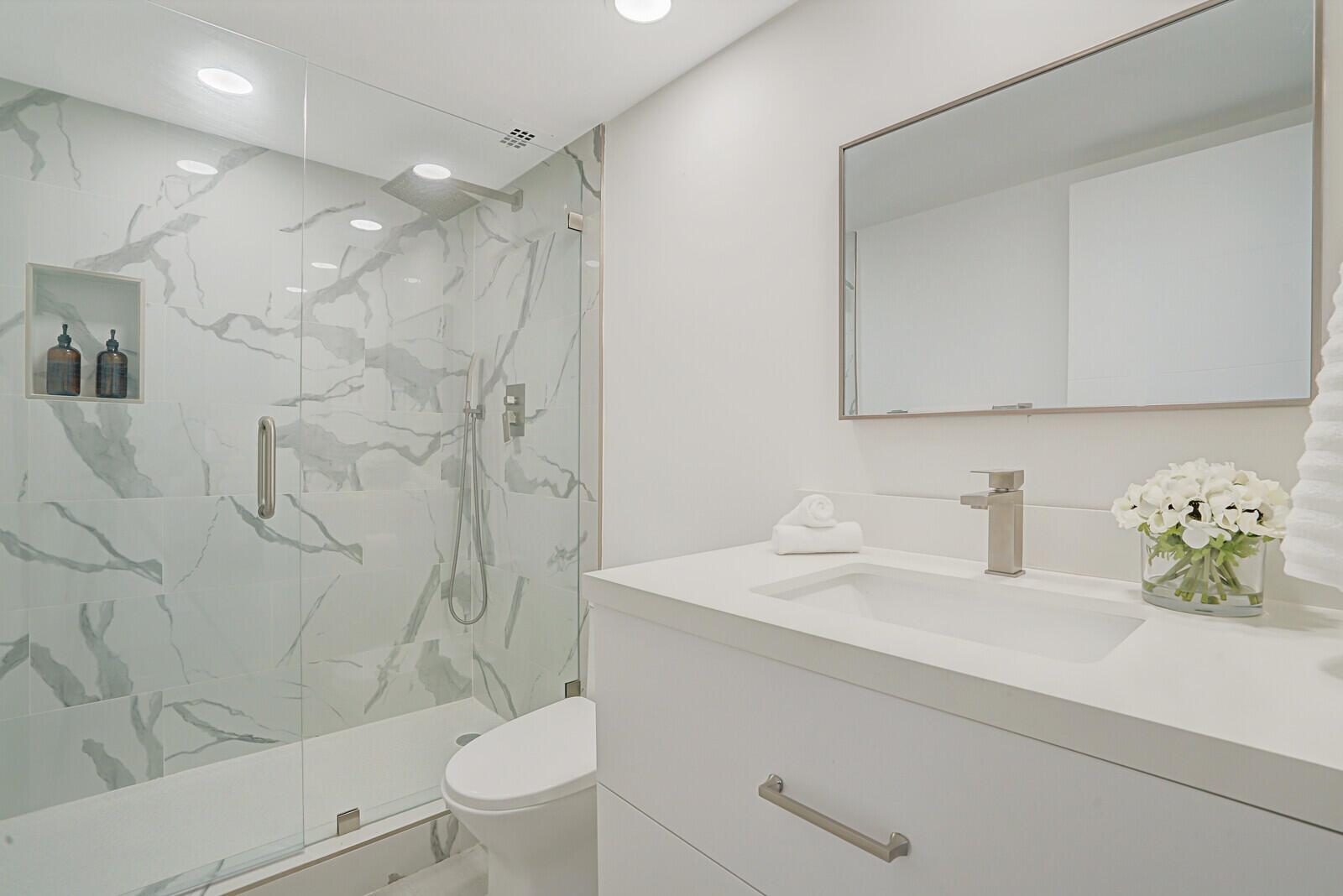ISLAND HOUSE CONDO - Residential