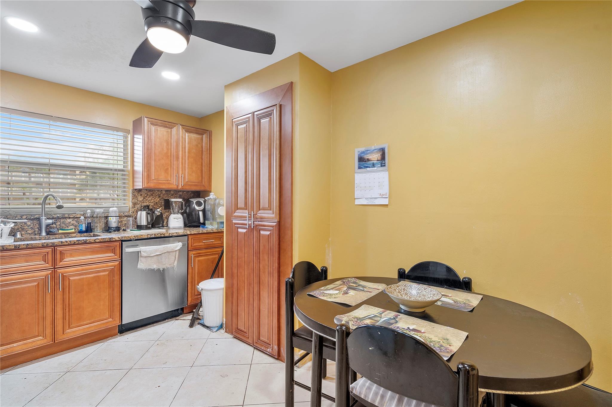 SUNRISE LAKES - Residential