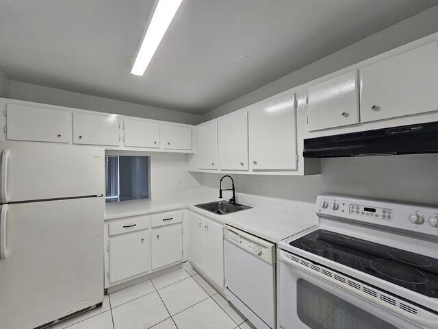 Beautiful 2BD/2BA condo for rent in Versailles Gardens, Tamarac. Bright unit with tile floors, carpet in bedrooms, screened balcony. Pool, tennis, clubhouse near University Dr!