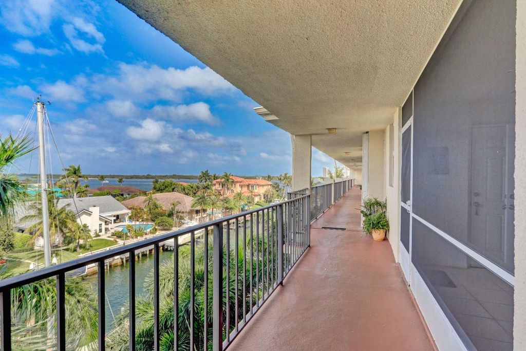 Photo of 109 Paradise Harbour Boulevard #508, North Palm Beach, FL 33408 (MLS # R11076138)