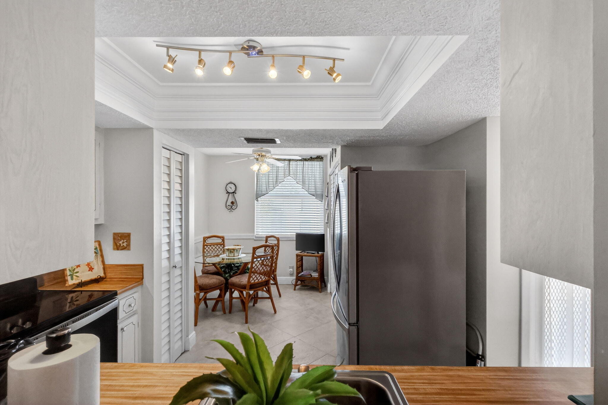 VILLAGES OF ORIOLE ABBEY CONDO - Residential