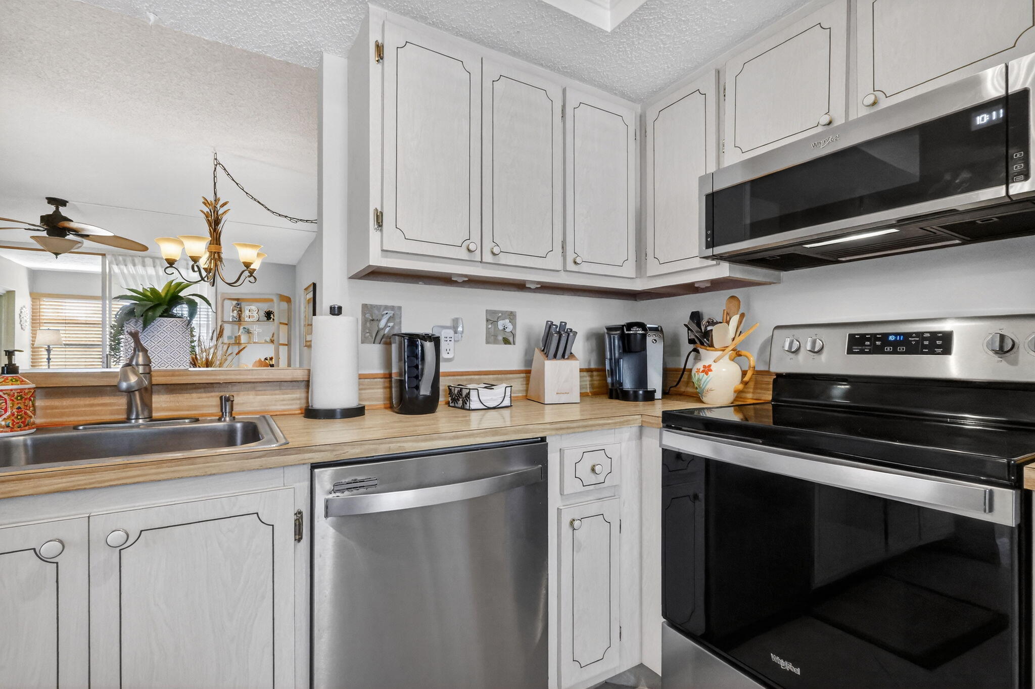 VILLAGES OF ORIOLE ABBEY CONDO - Residential