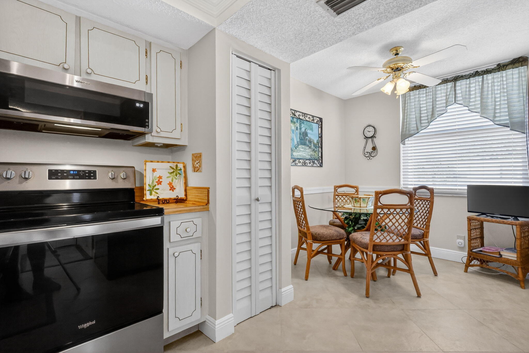 VILLAGES OF ORIOLE ABBEY CONDO - Residential