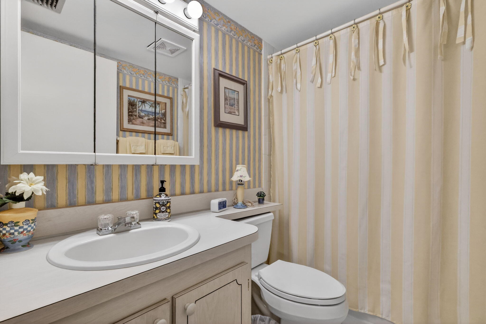 VILLAGES OF ORIOLE ABBEY CONDO - Residential