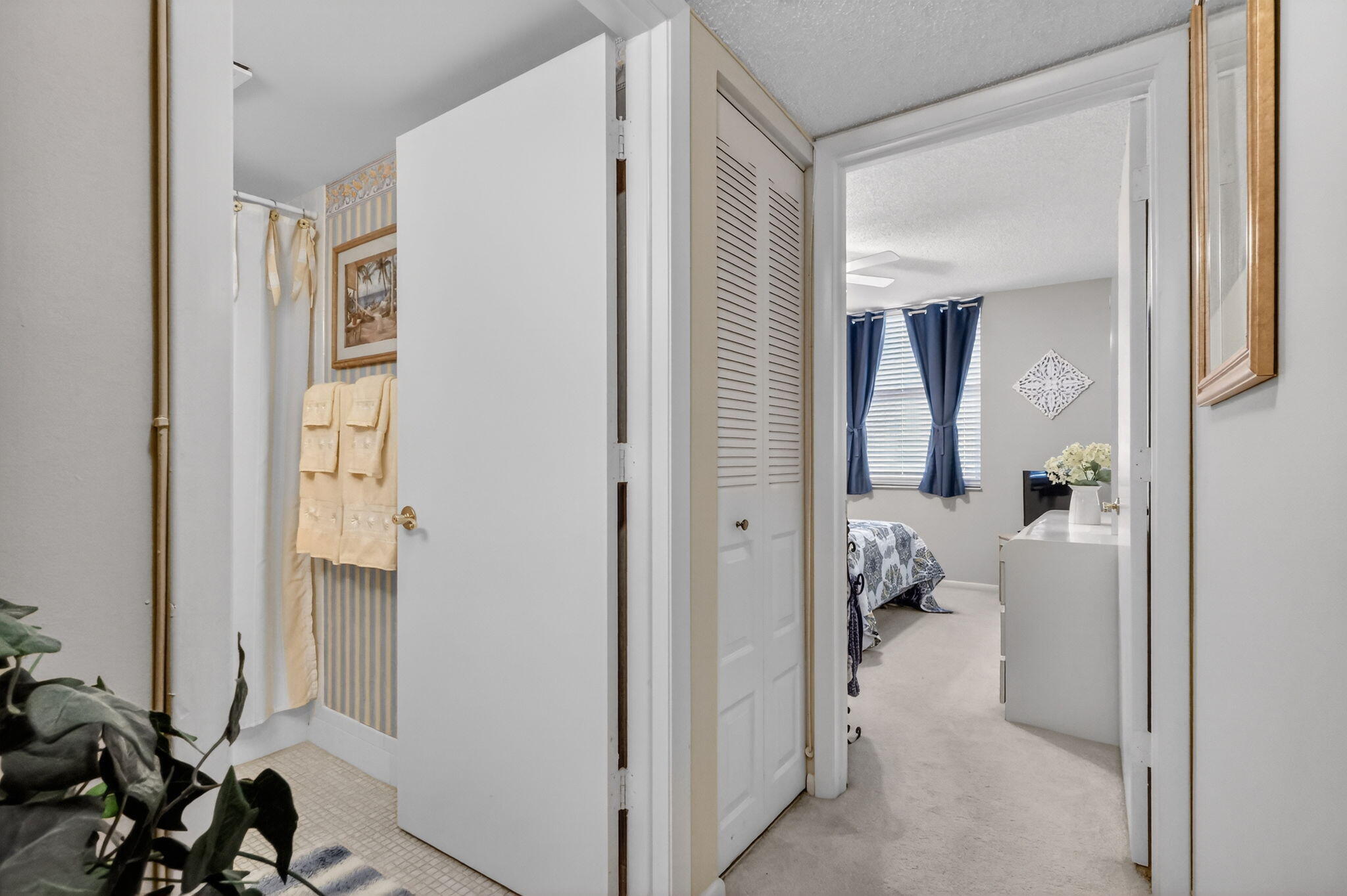 VILLAGES OF ORIOLE ABBEY CONDO - Residential