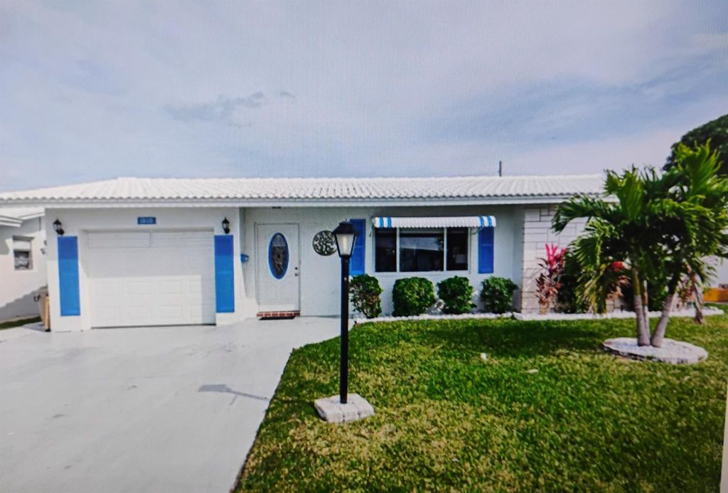 Photo of 1010 SW 15th Street E, Boynton Beach, FL 33426 (MLS # R11101714)