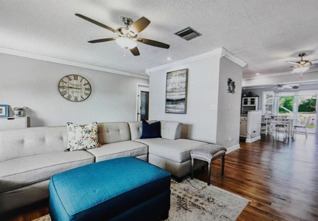 Photo of 1010 SW 15th Street E, Boynton Beach, FL 33426 (MLS # R11101714)