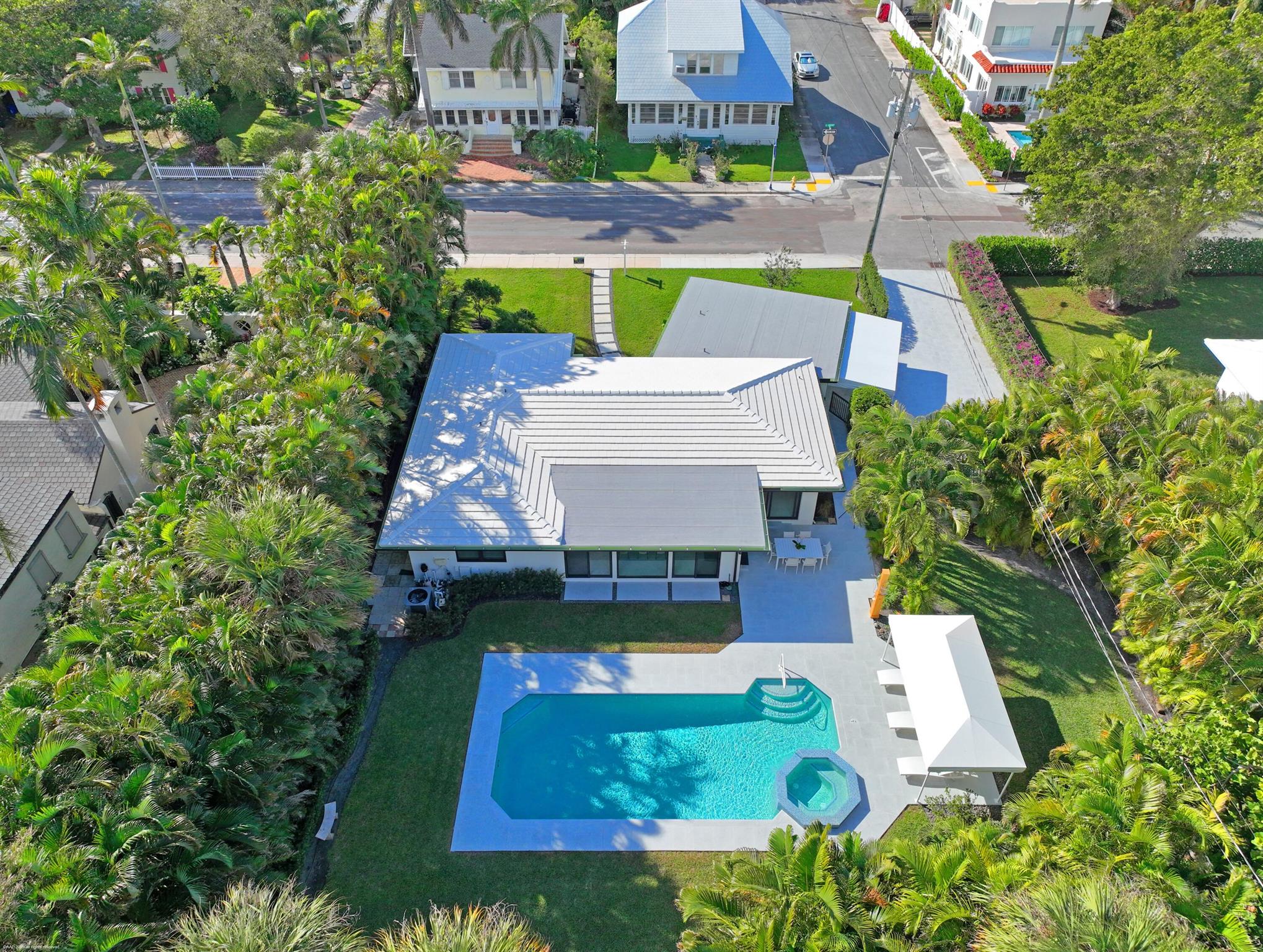 328 N Lakeside Drive