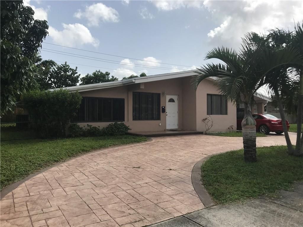 Photo of 3160 SW 20th St, Fort Lauderdale, FL 33312 (MLS # F10293202)