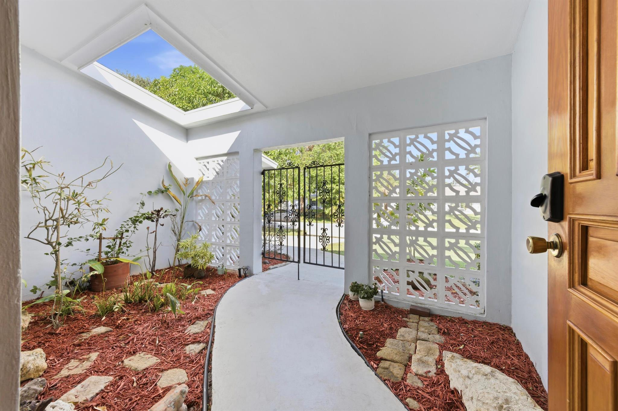 3840 Buttercup Circle N