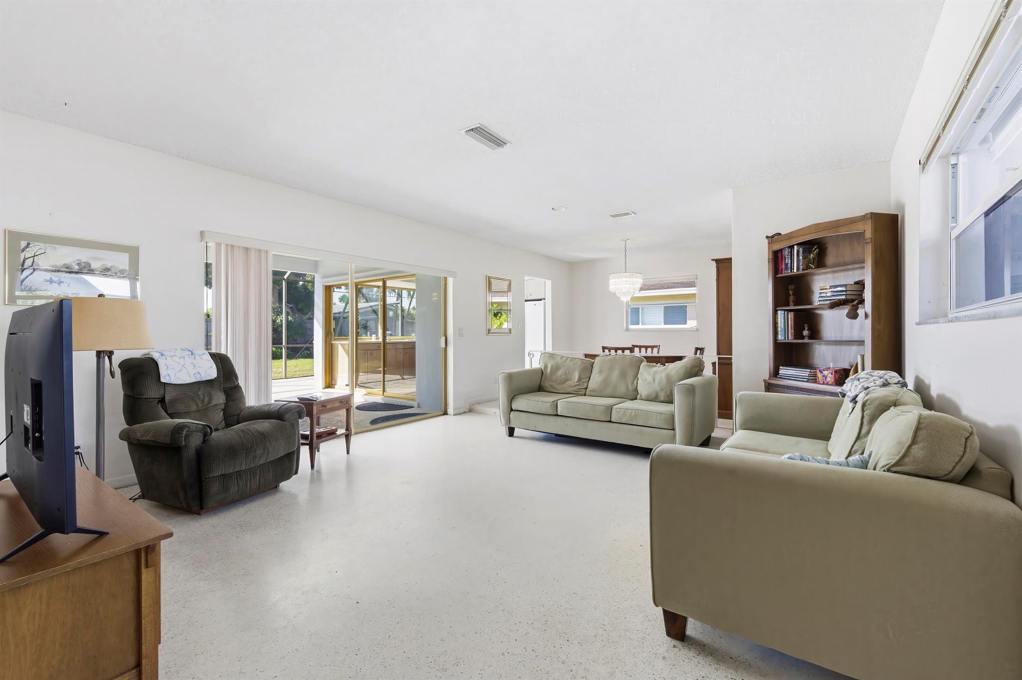 3840 Buttercup Circle N