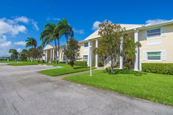 406 GROVE ISLE CIR # 406, VERO BEACH, FL 32962 - Image 1c8ed005e87d9d2baecfd9caf56cbf50/3351273566