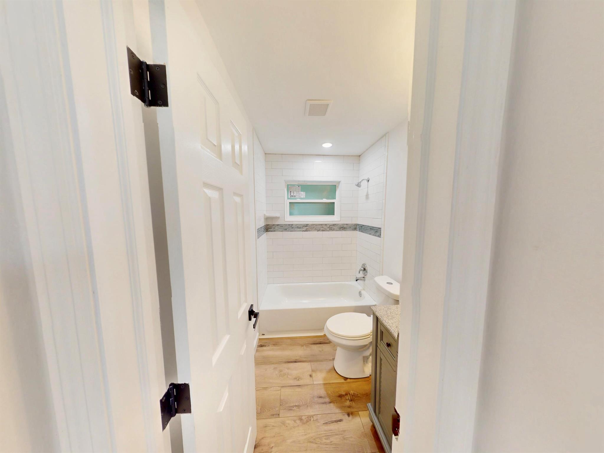 WHISPERING PALMS UNIT 4 - Residential