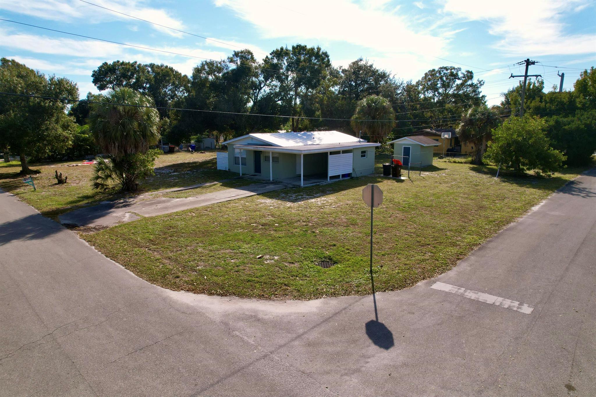 WHISPERING PALMS UNIT 4 - Residential