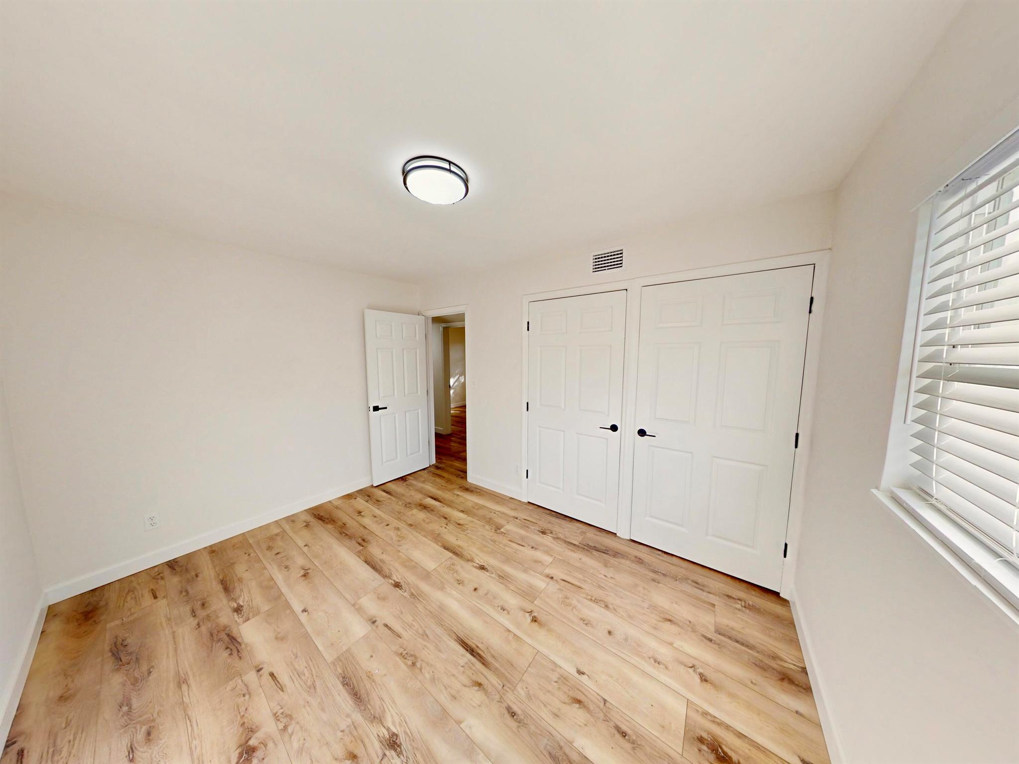 WHISPERING PALMS UNIT 4 - Residential