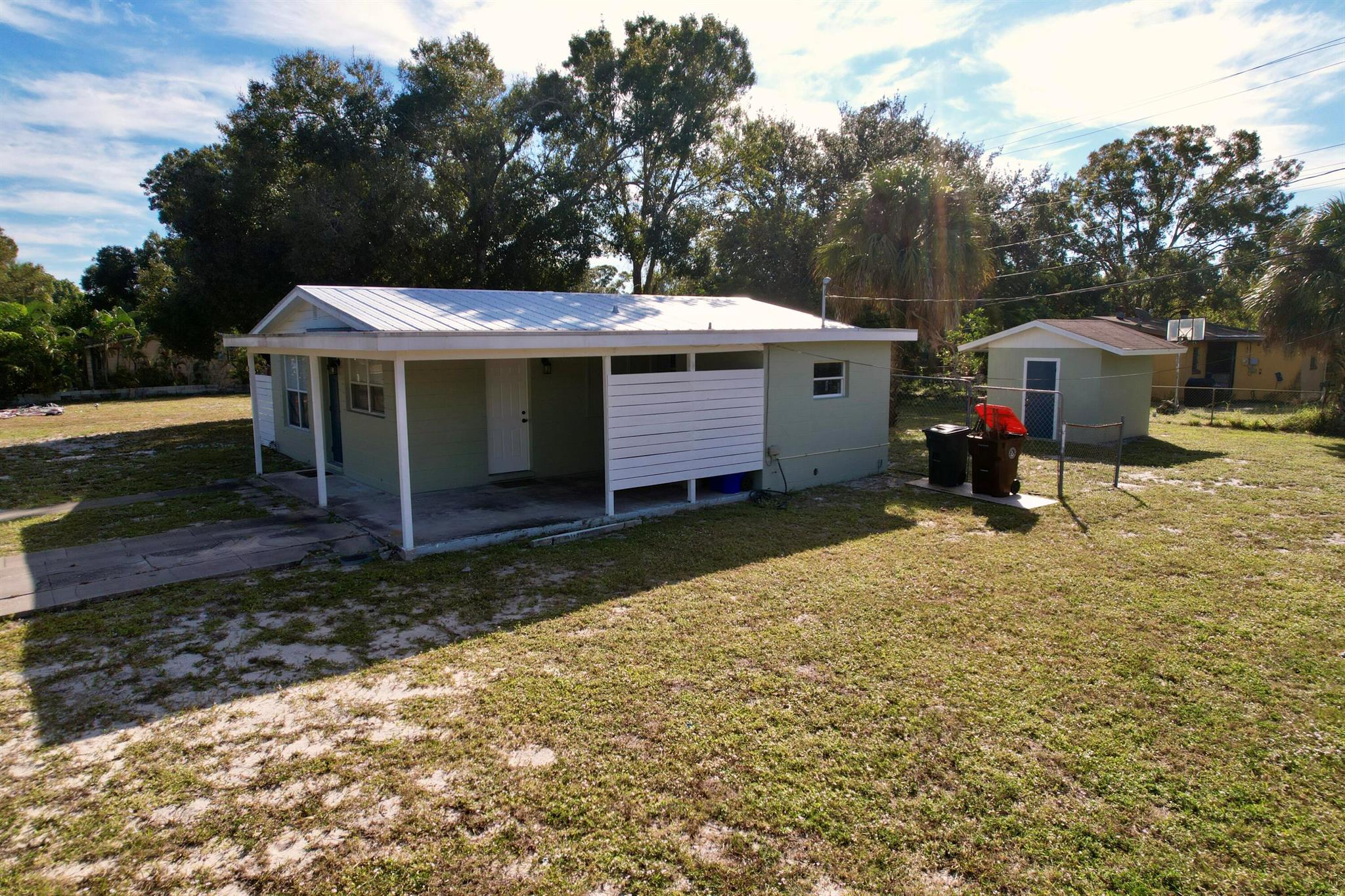 WHISPERING PALMS UNIT 4 - Residential