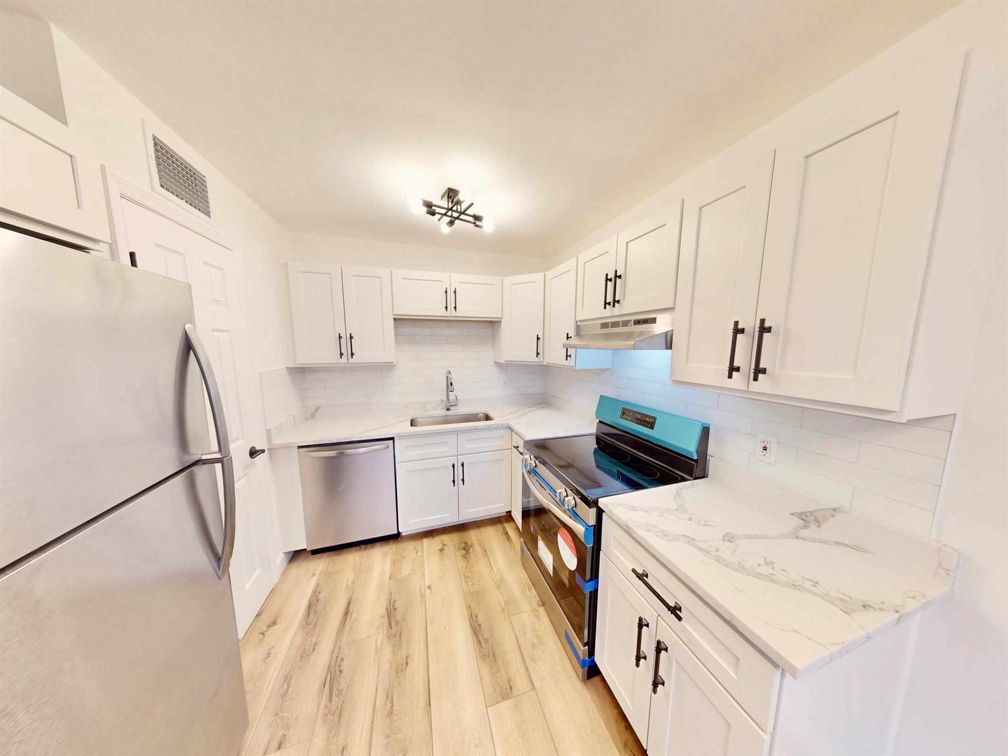 WHISPERING PALMS UNIT 4 - Residential