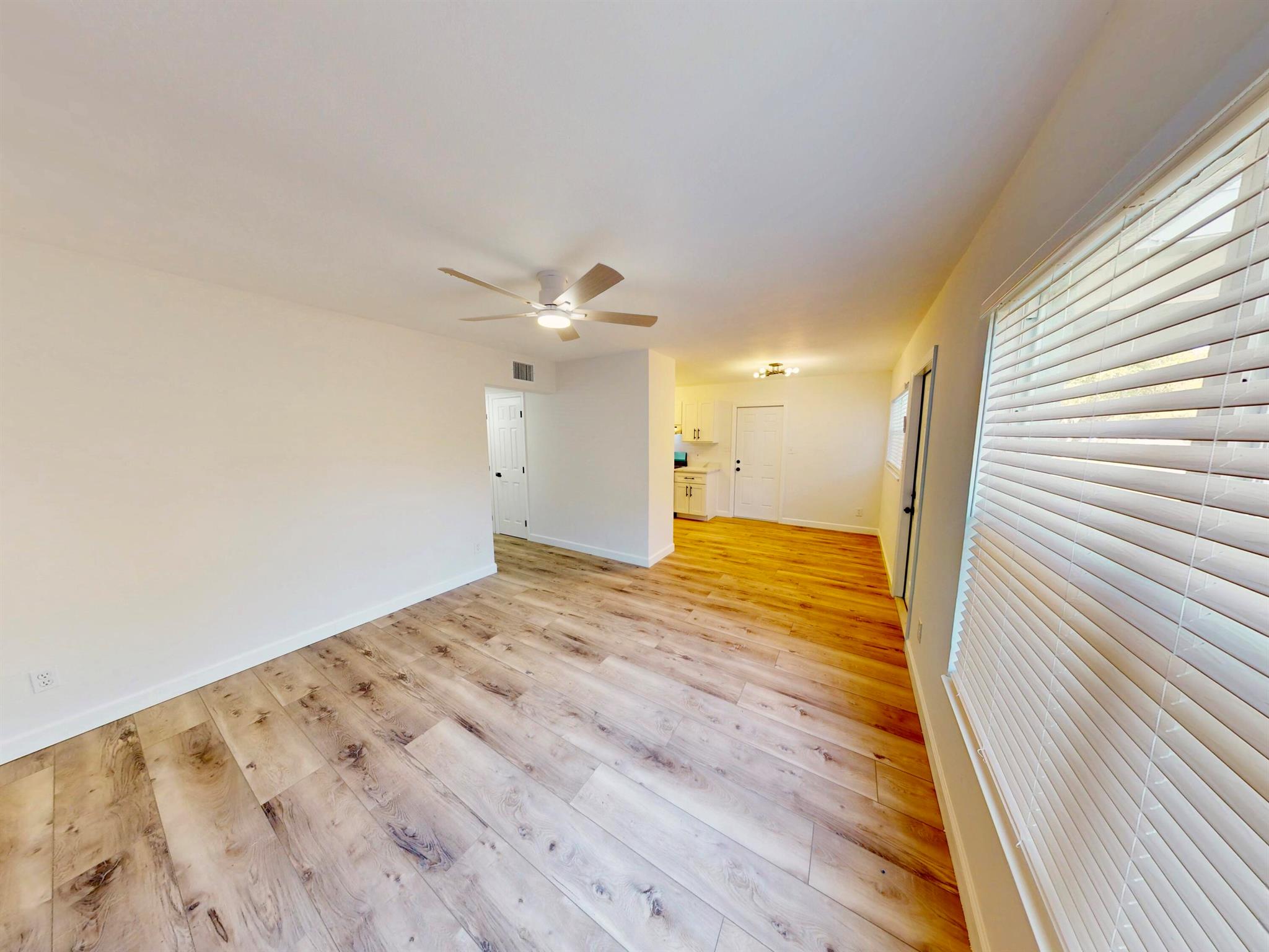 WHISPERING PALMS UNIT 4 - Residential