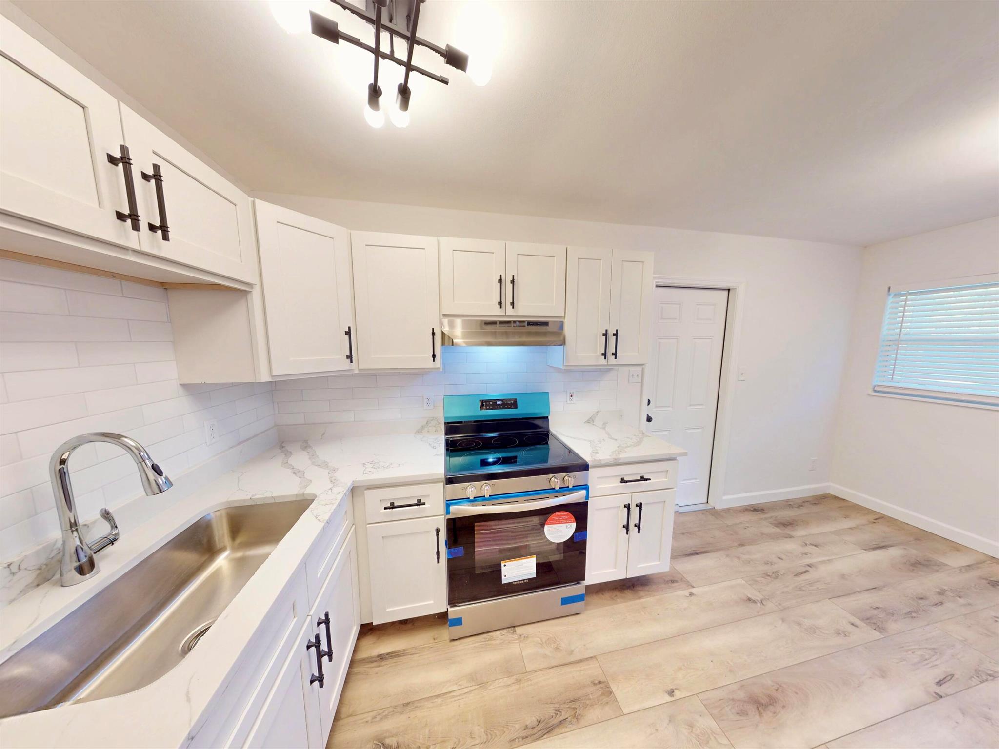 WHISPERING PALMS UNIT 4 - Residential