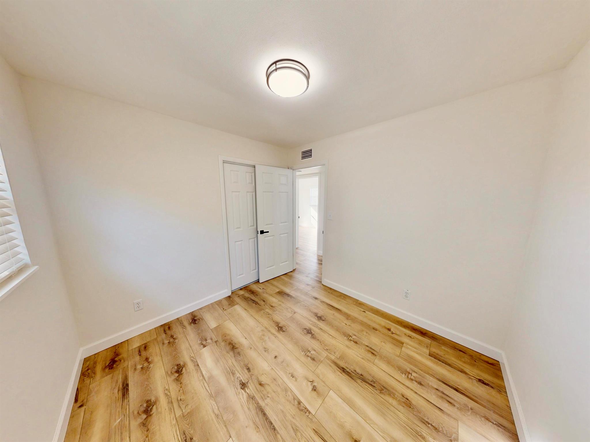 WHISPERING PALMS UNIT 4 - Residential