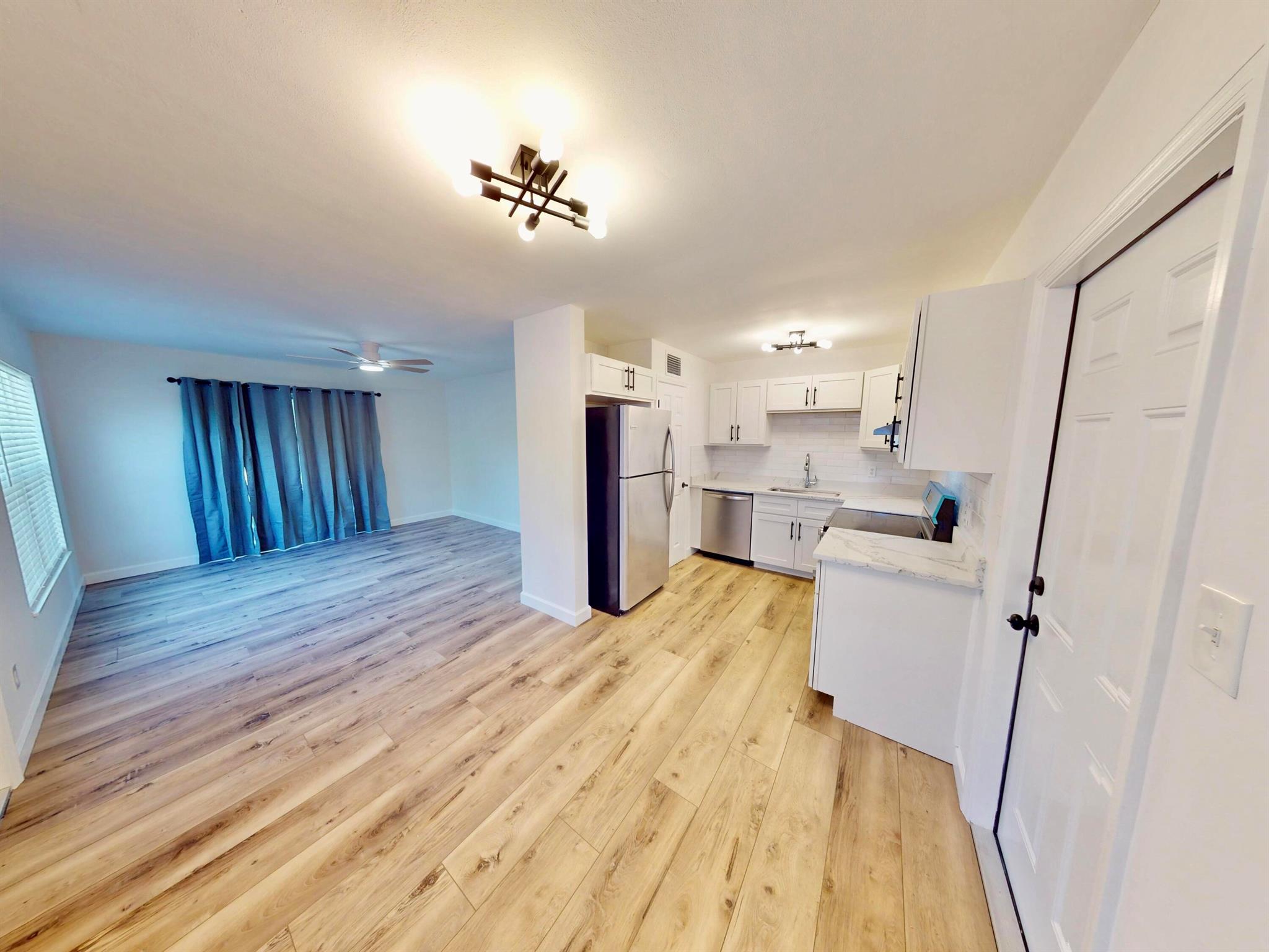 WHISPERING PALMS UNIT 4 - Residential