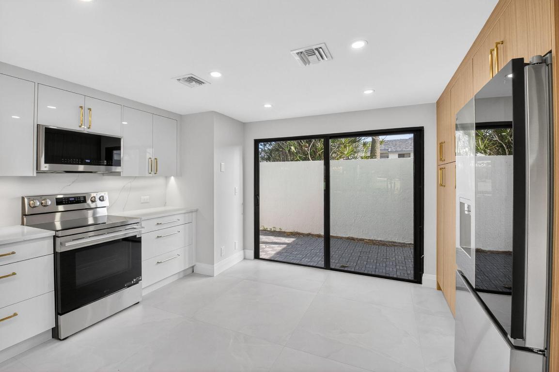 GLENEAGLES CONDO IV - Residential