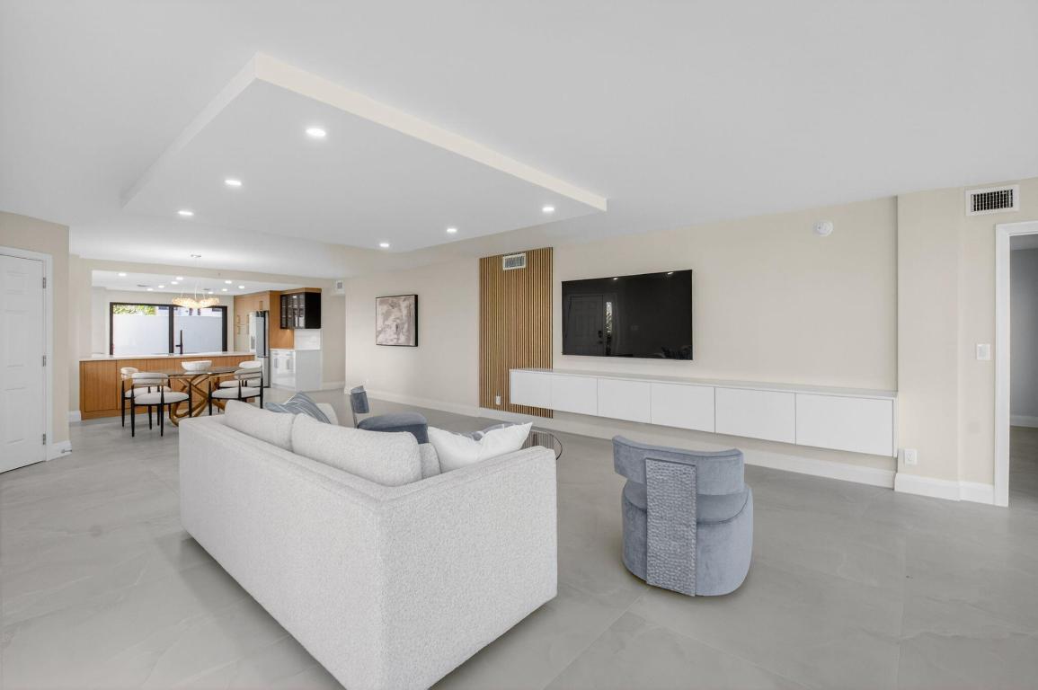 GLENEAGLES CONDO IV - Residential