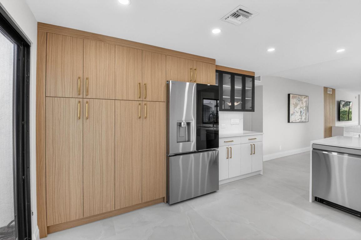 GLENEAGLES CONDO IV - Residential