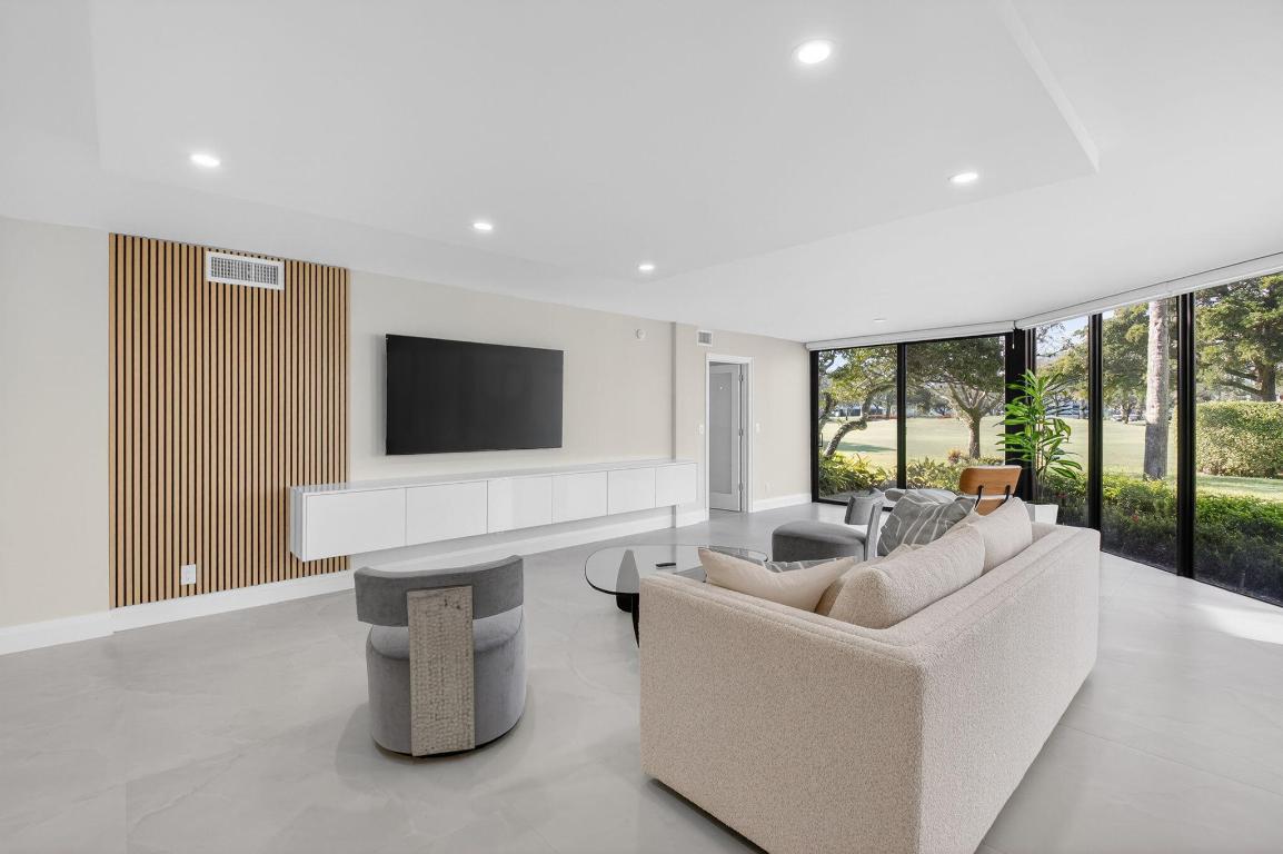 GLENEAGLES CONDO IV - Residential