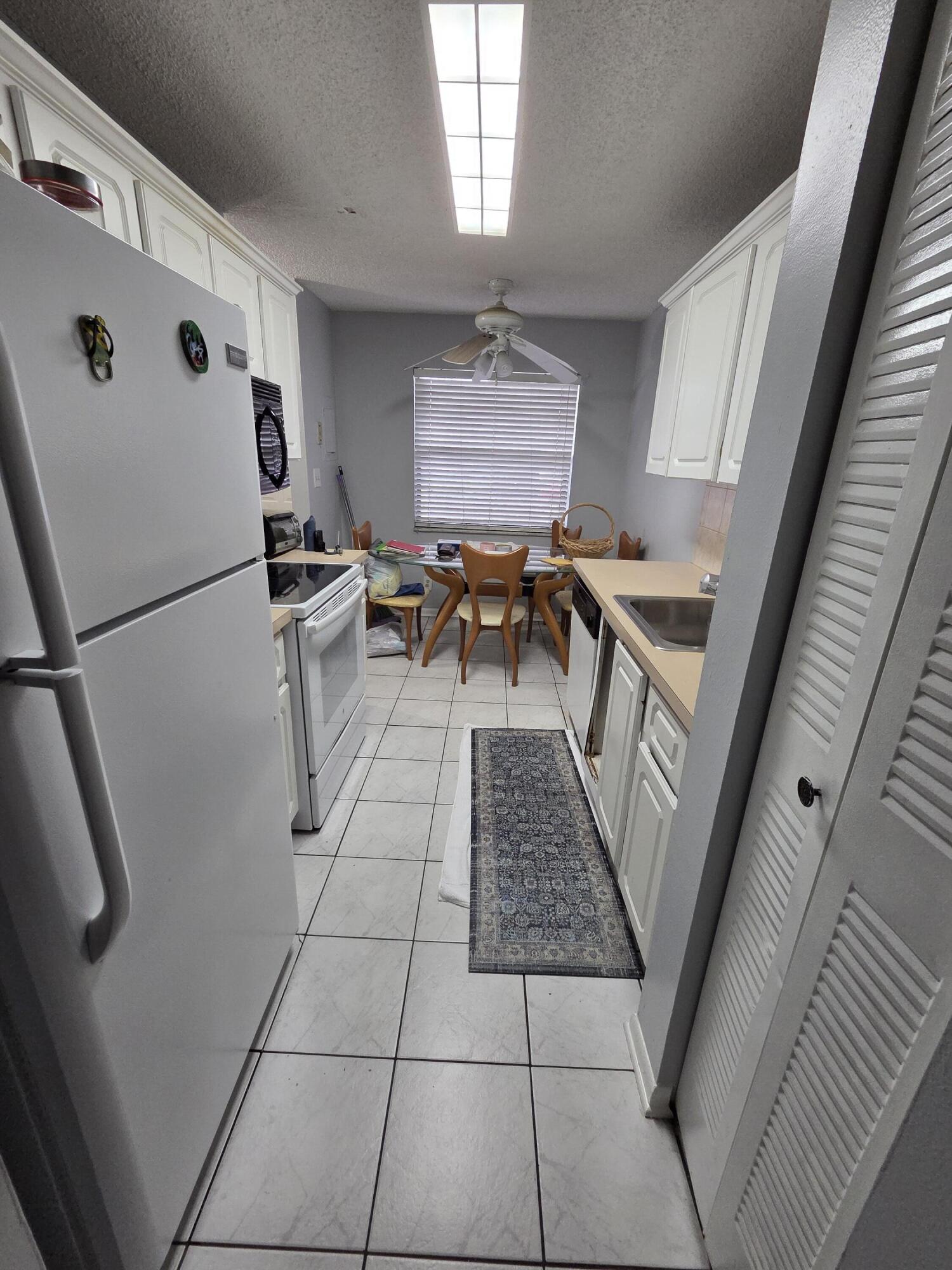 UNIVERSITY CLUB CONDO - Residential Lease