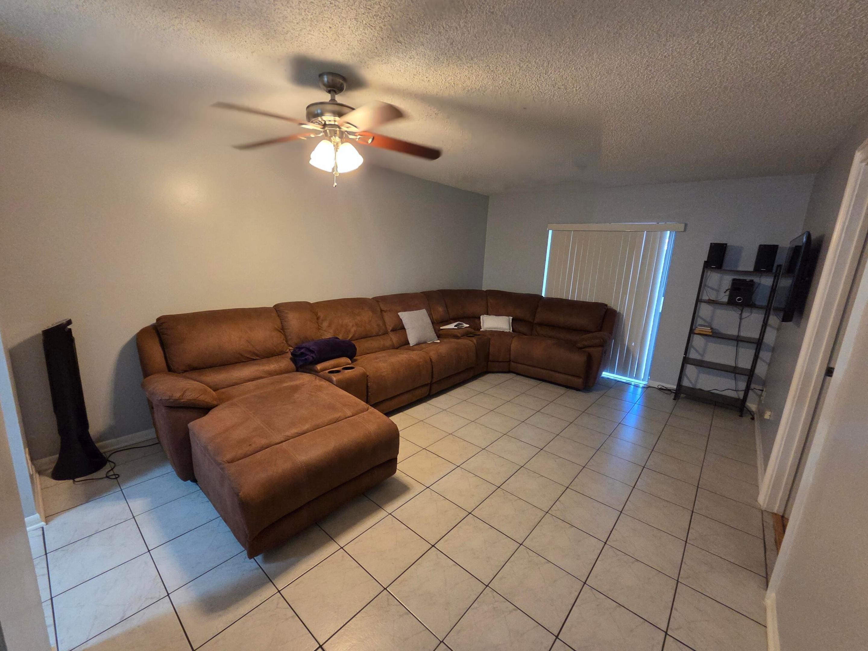 UNIVERSITY CLUB CONDO - Residential Lease