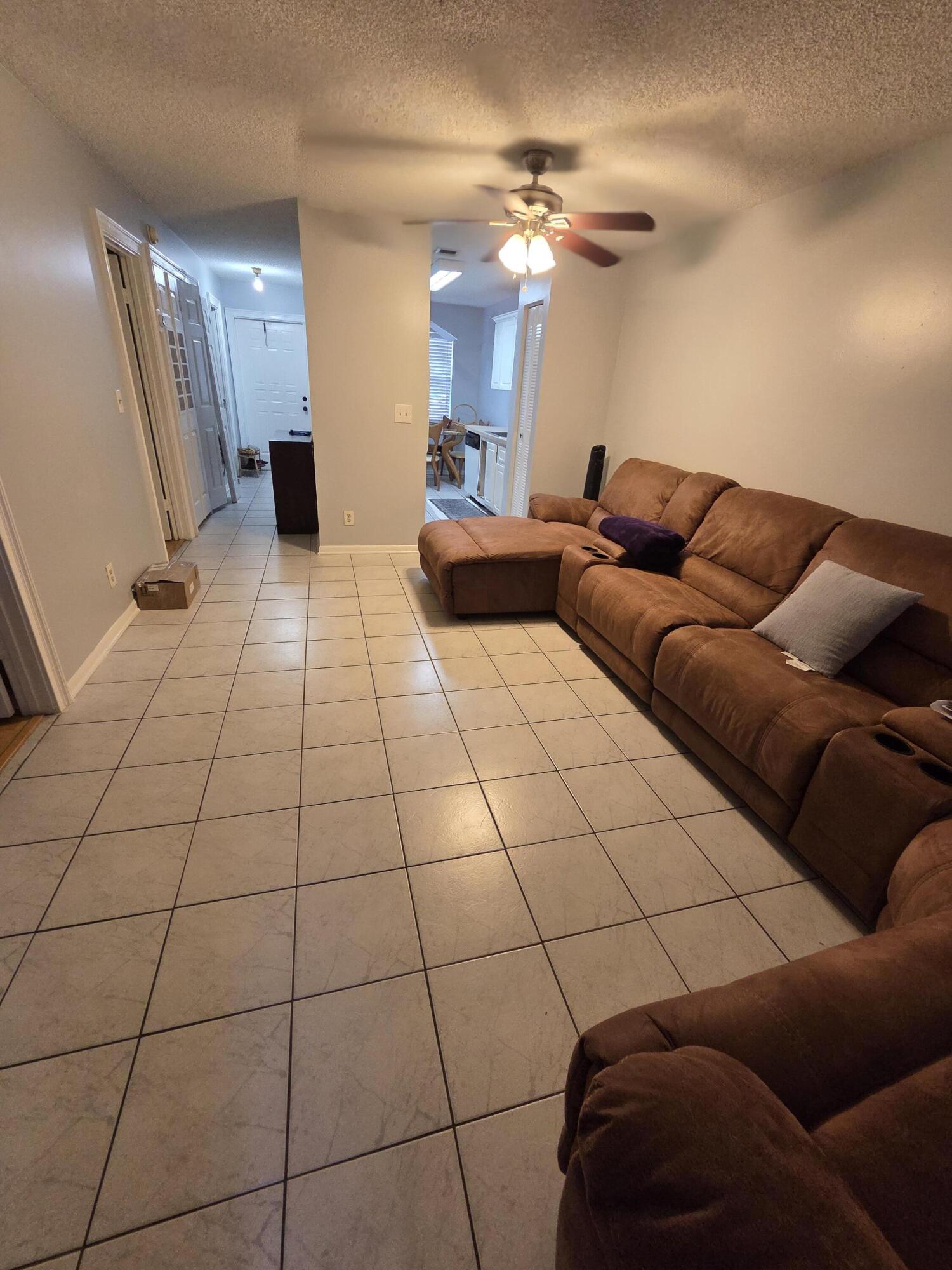 UNIVERSITY CLUB CONDO - Residential Lease