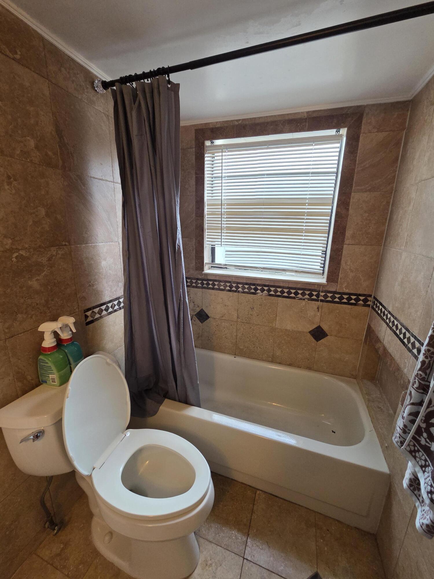 UNIVERSITY CLUB CONDO - Residential Lease