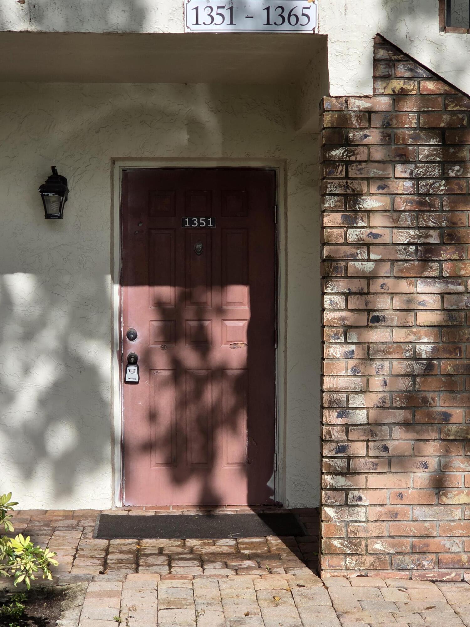 UNIVERSITY CLUB CONDO - Residential Lease