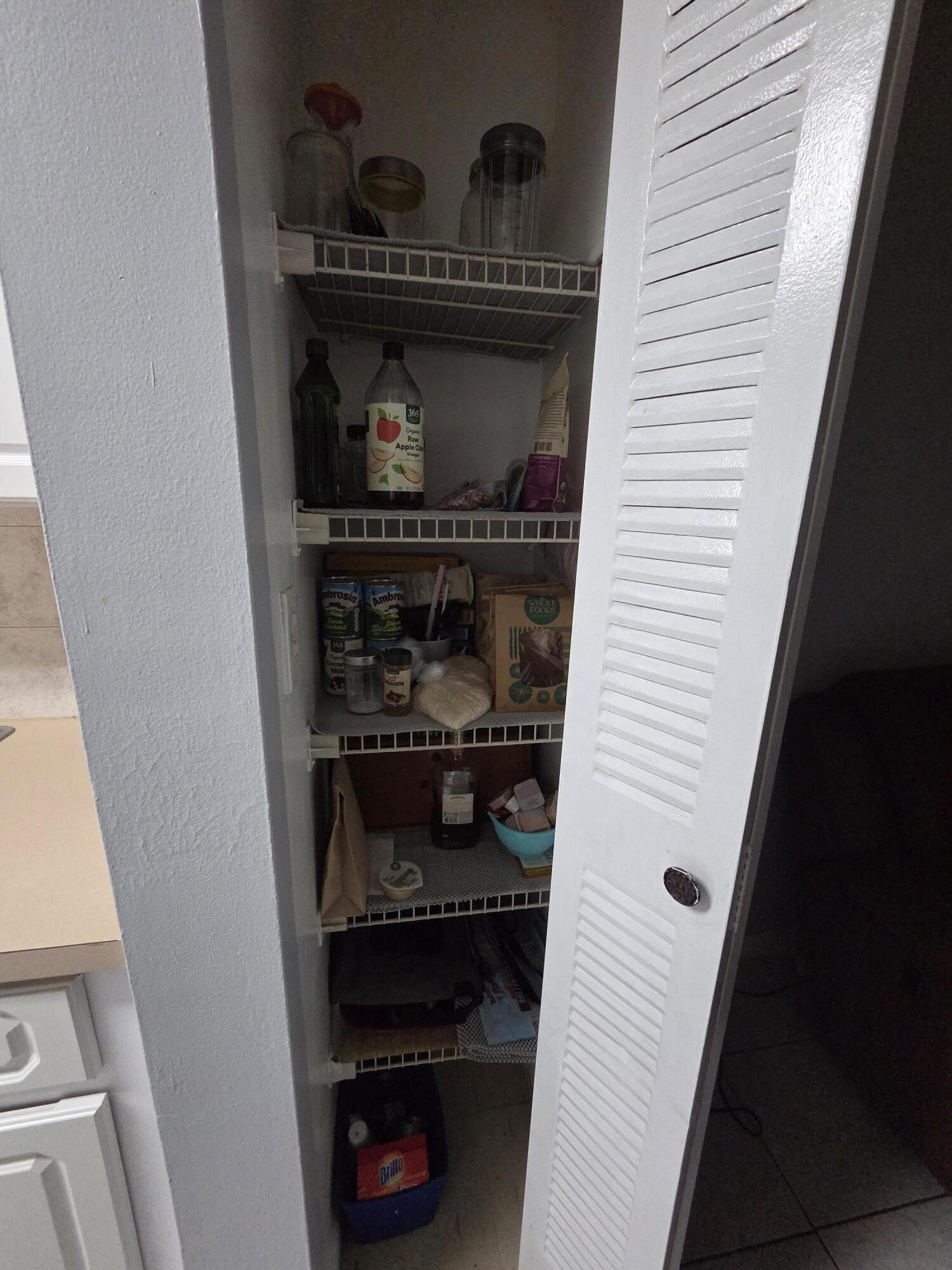 UNIVERSITY CLUB CONDO - Residential Lease