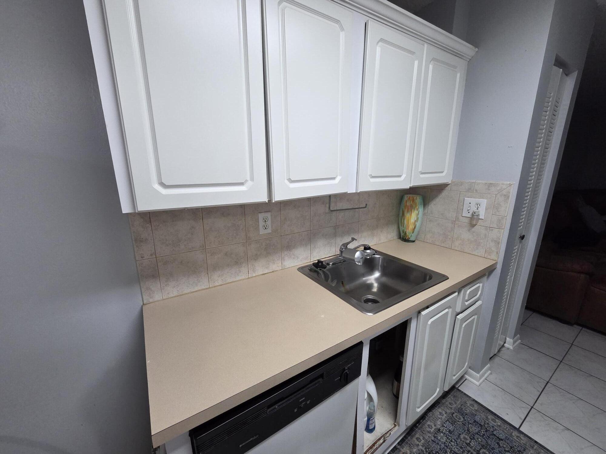 UNIVERSITY CLUB CONDO - Residential Lease