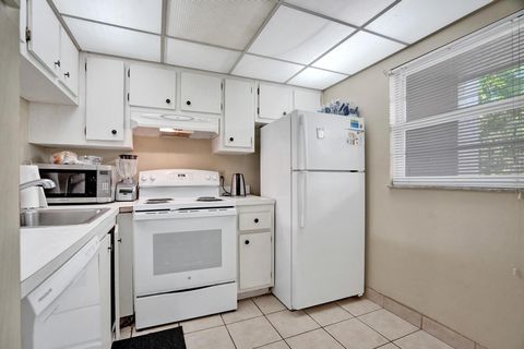 Condominium in Davie FL 9420 Poinciana Pl Pl 5.jpg