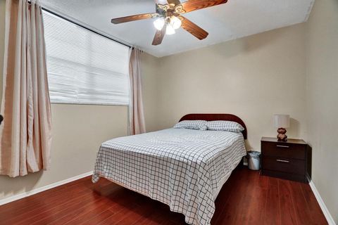 Condominium in Davie FL 9420 Poinciana Pl Pl 22.jpg