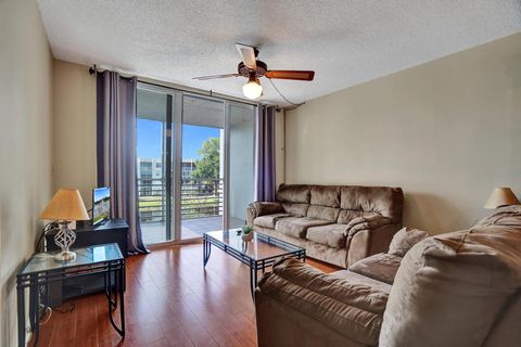 Condominium in Davie FL 9420 Poinciana Pl Pl 13.jpg