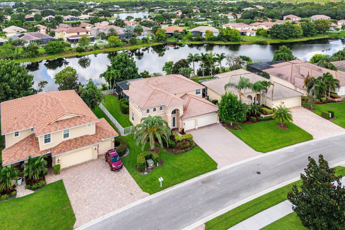 1414 SE Summit Trail