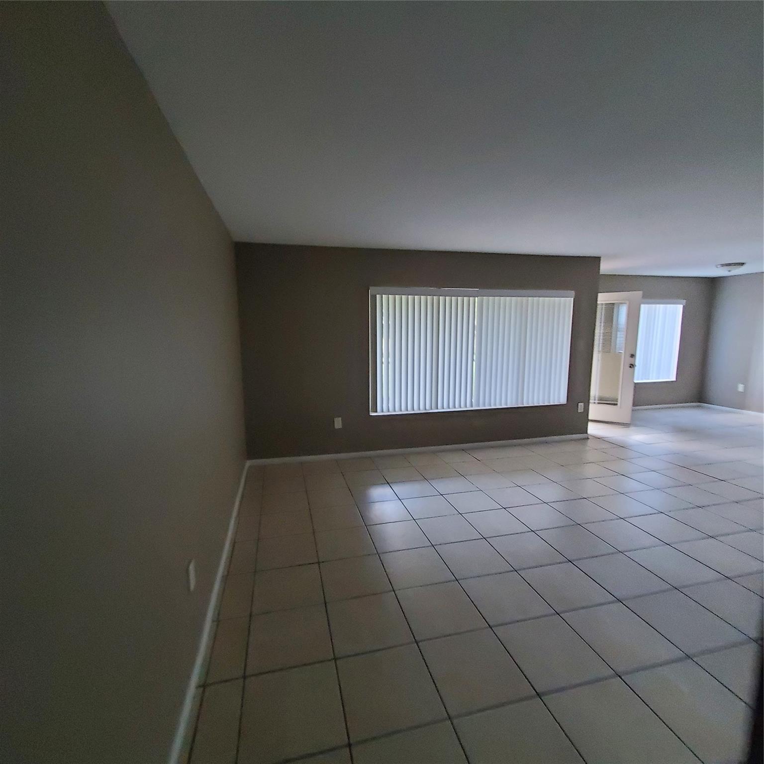 SAILBOAT POINTE - Residential Lease