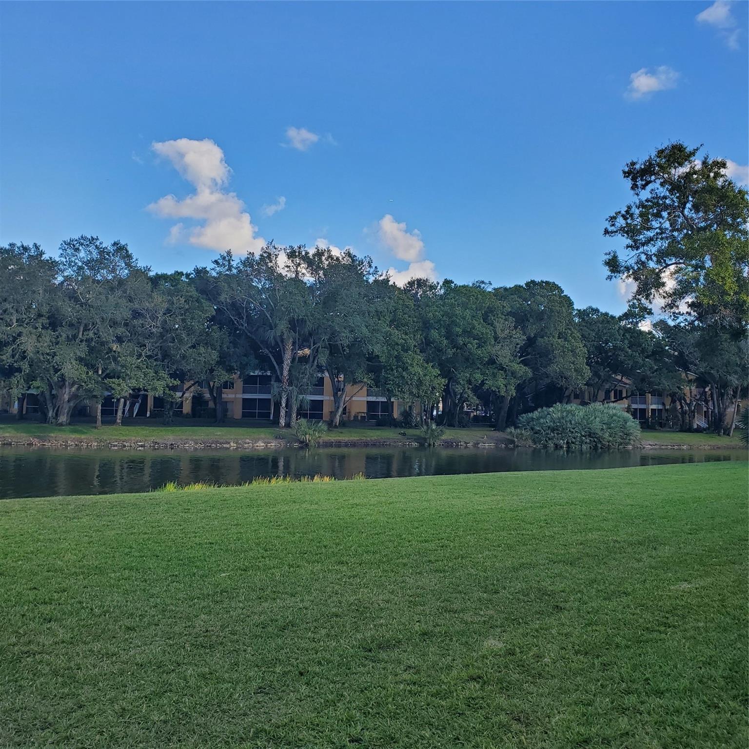 SAILBOAT POINTE - Residential Lease