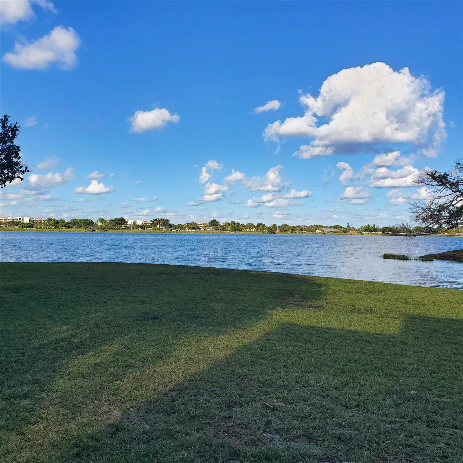 SAILBOAT POINTE - Residential Lease