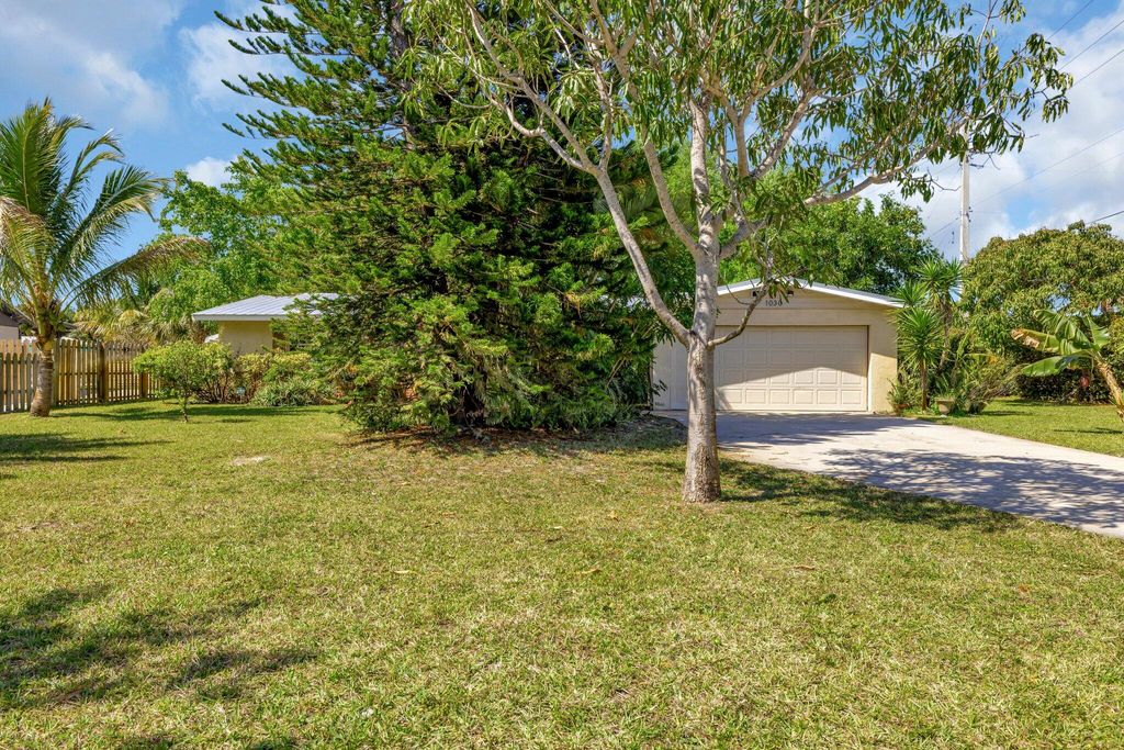 Photo of 1030 SE Dolphin Drive, Stuart, FL 34996 (MLS # R11071395)