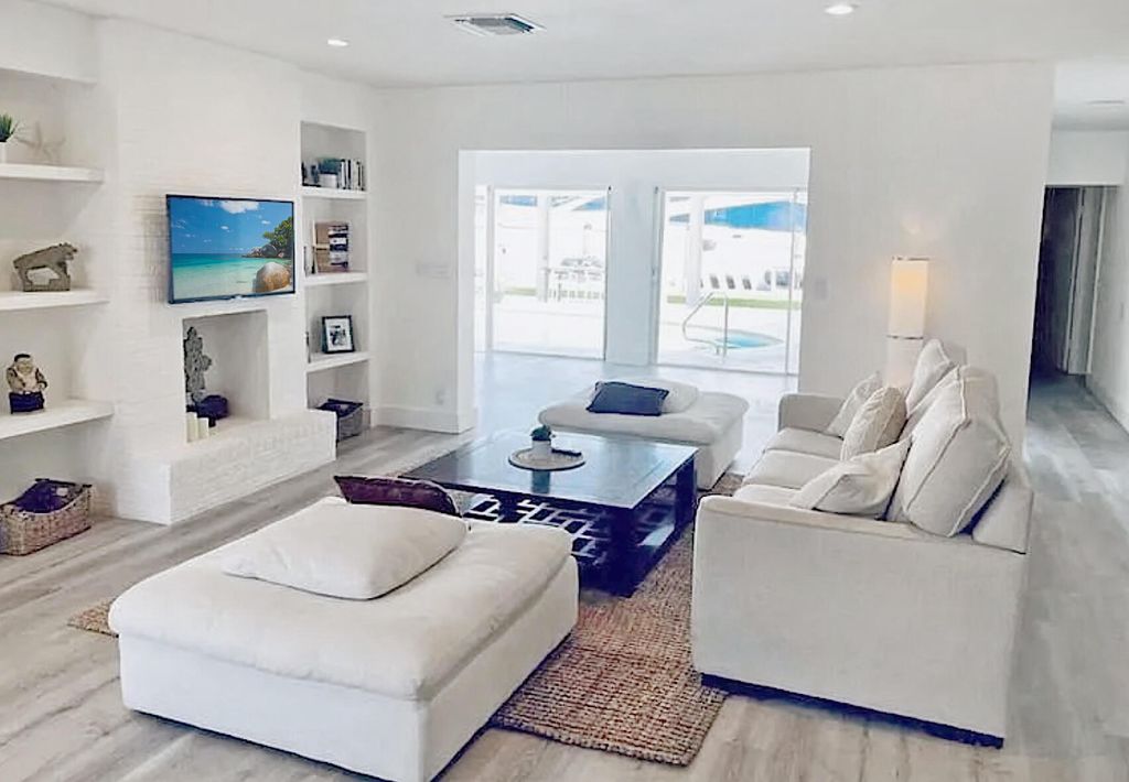 Photo of 1919 Sunrise Key Boulevard, Fort Lauderdale, FL 33304 (MLS # R11168327)