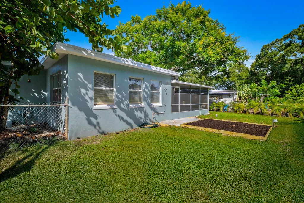 Photo of 213 Osceola Avenue, Fort Pierce, FL 34982 (MLS # R11129606)