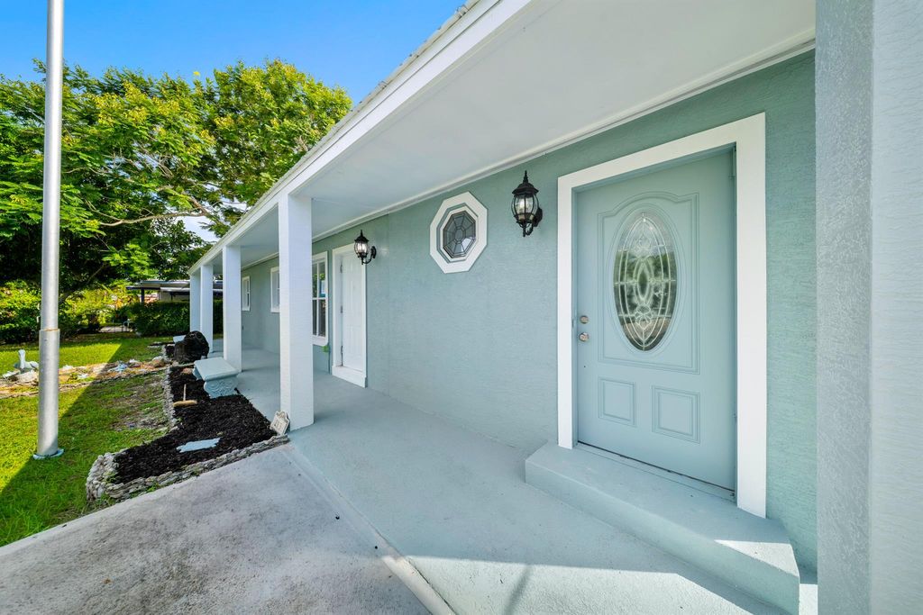 Photo of 213 Osceola Avenue, Fort Pierce, FL 34982 (MLS # R11129606)