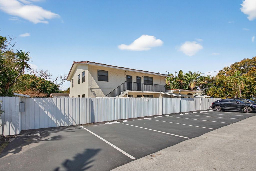 Photo of 1501 NE 7th Avenue, Fort Lauderdale, FL 33304 (MLS # F10554588)