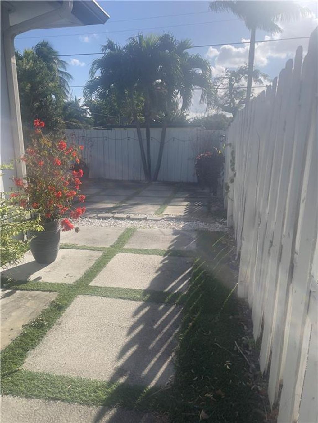 Photo of 814 NE 14 Place #3, Fort Lauderdale, FL 33304 (MLS # F10364920)