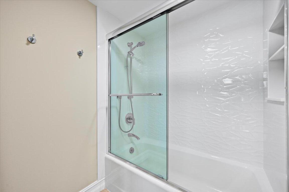 OLD PORT COVE LAKE POINT TOWER CONDO - Residential